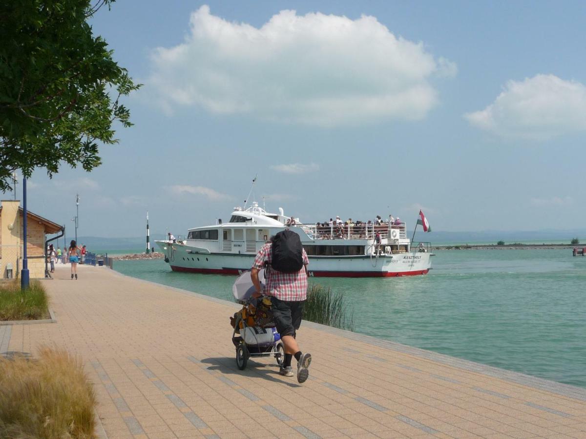 Balaton Art Guesthouse Balatonszárszó Exterior foto